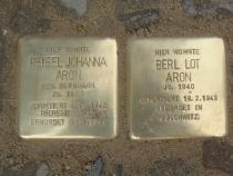 Stolpersteine für Reisel und Berl Aron