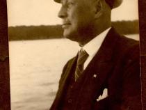 Fotografie des Ehemanns Richard Teppich