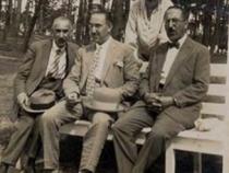 Willi Rothschild (Mitte) Quelle des Fotos: Aus Familienbesitz