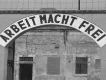 Das Eingangsschild zum Gestapo-Gefängnis im KZ Theresienstadt Bild: entnommen aus dem Gedenkbuch Katholische Schule Liebfrauen Wahlpflichtkurs Geschichte 2010/2011 (Hrsg.)