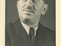 Schwarz-weiß-Aufnahme von Matin Solms, ein Mann in Anzug, kurzen zurückgekemmten Haaren mit Brille und Oberlippenbart in leicht schräger Ansicht. Foto: Privatbesitz