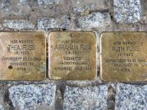 Stolpersteine für Abraham, Thea und Ruth Fuss in der Fehrbelliner Str. 113