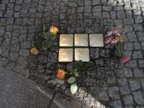 Stolpersteine vor dem Haus Torstr. 33 © privat