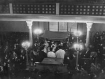 Fotografie der Hochzeit von Menasche Steinhardt und Edith in Berlin, 1935.
