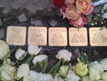 Stolpersteine vor dem &amp;quot;Haus Kinderschutz&amp;quot; (Bild: Projekt-Stolpersteine)